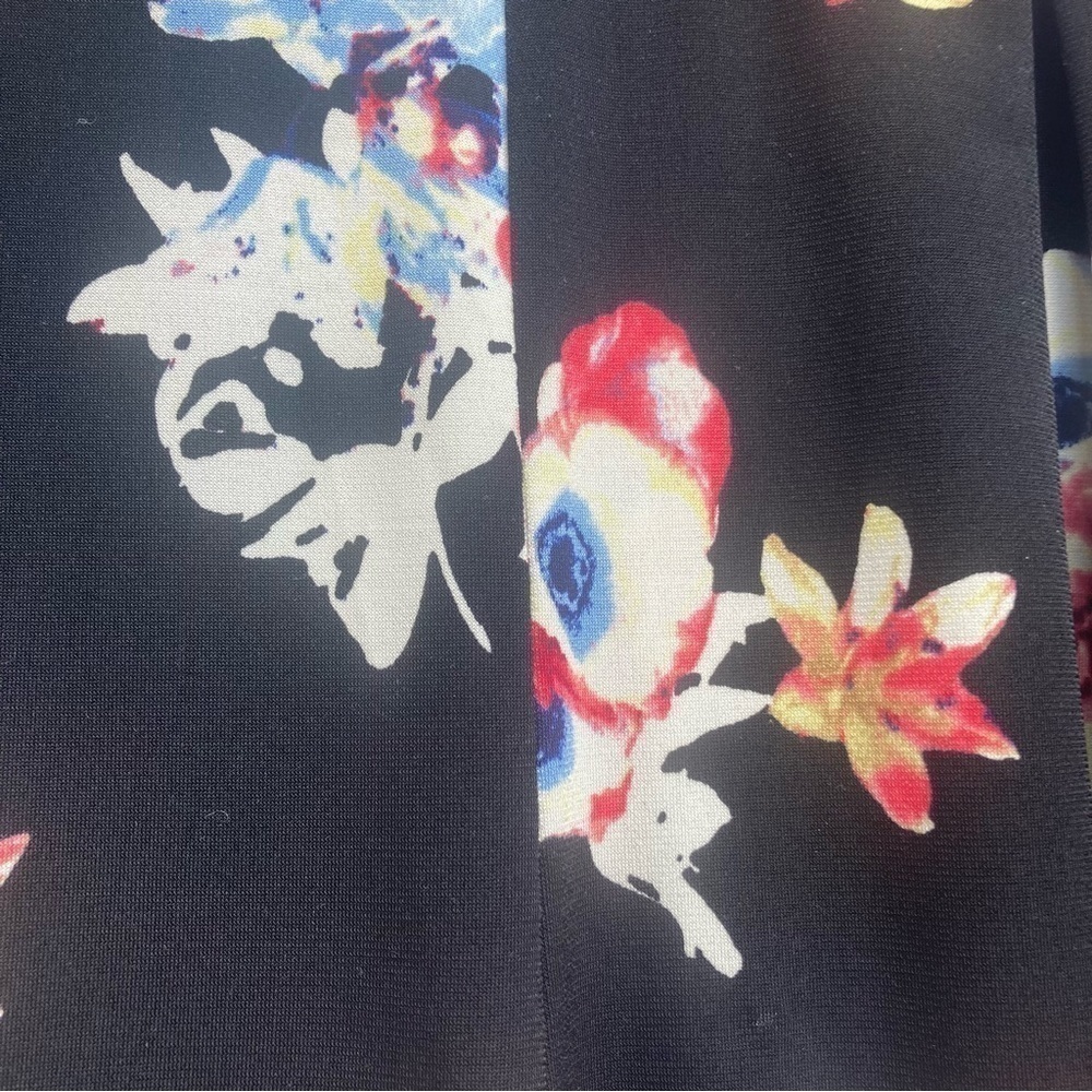 Express black floral lightweight shorts, size small petite - Picture 3 of 7